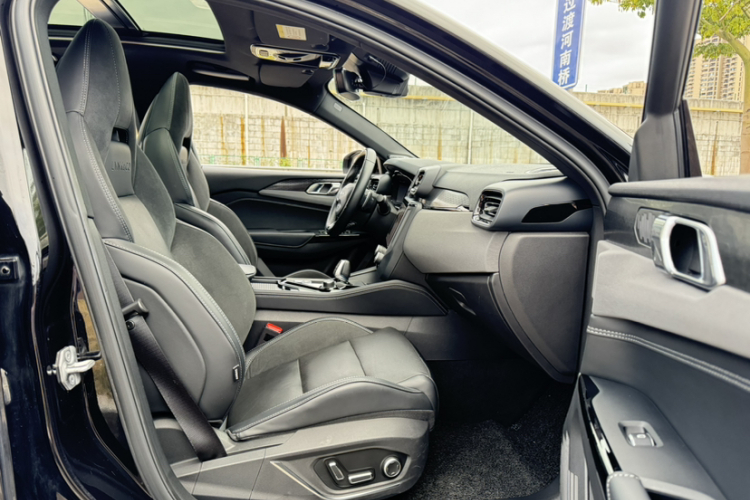 领克03 2022款 2.0TD DCT劲Pro中控内饰7012