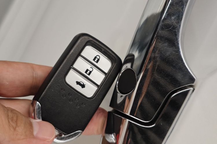 本田 歌诗图 2012款 2.4L 豪华版中控内饰7011