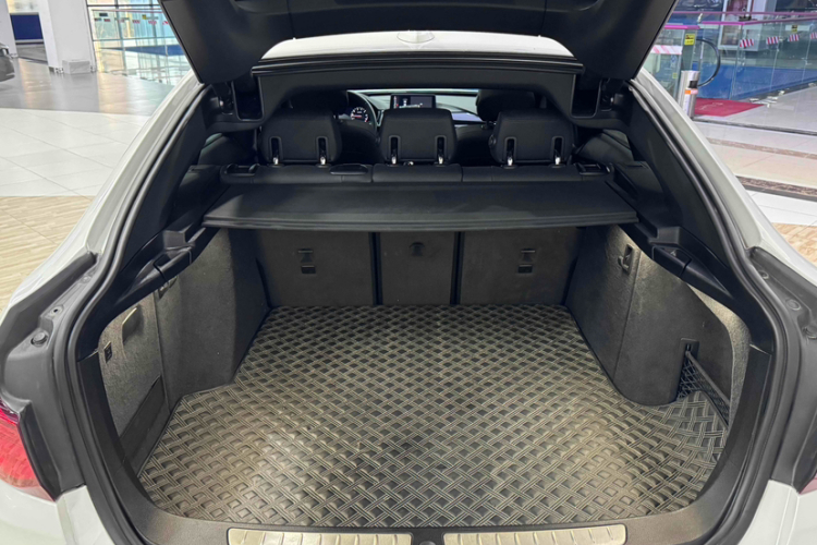 宝马3系GT 2020款 320i M运动套装中控内饰7004