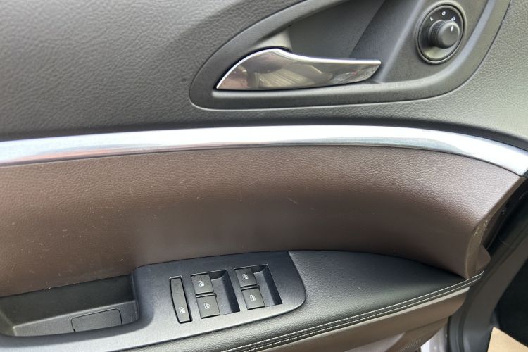 别克GL8 2023款 陆上公务舱 652T 豪华型中控内饰7014