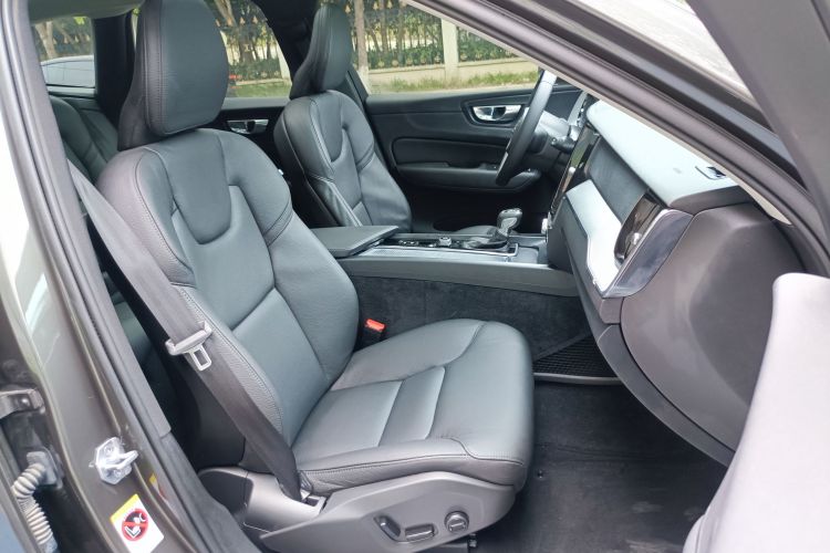 沃尔沃XC60 2019款 T5 四驱智逸版 国VI中控内饰7013