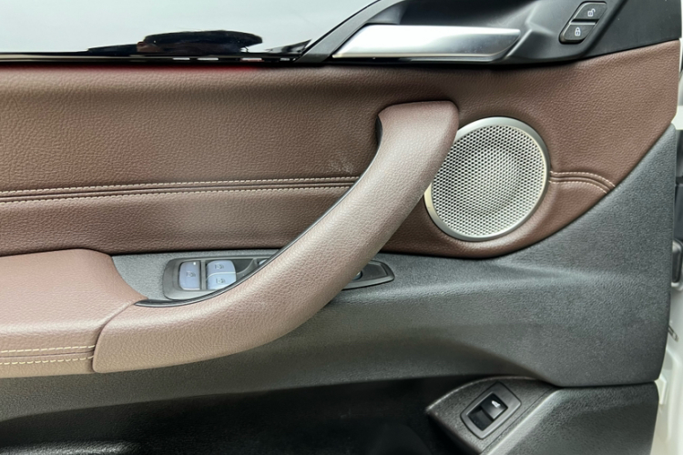 宝马X2 2023款 sDrive25i M运动曜夜版中控内饰7010