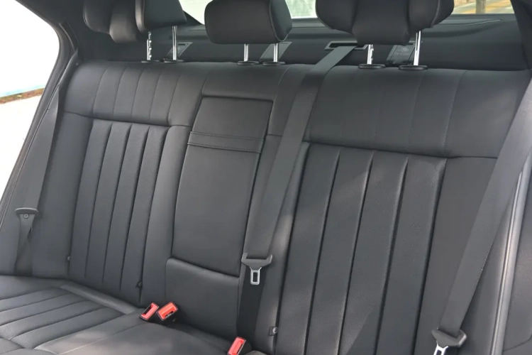 奔驰E级 2015款 改款 E 260 L 运动型中控内饰7006