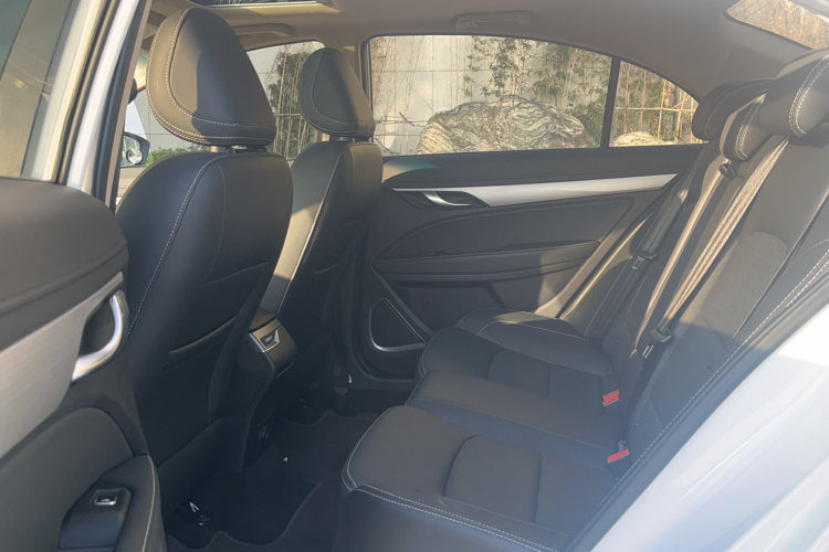 吉利汽车 帝豪 2018款 1.5L CVT尊贵型中控内饰7002