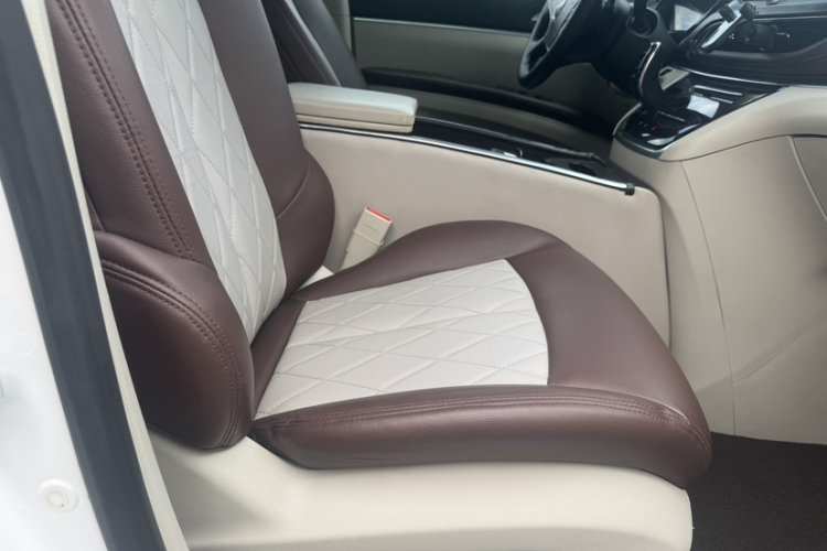 别克GL8 2021款 陆上公务舱 652T 舒适型局部细节19