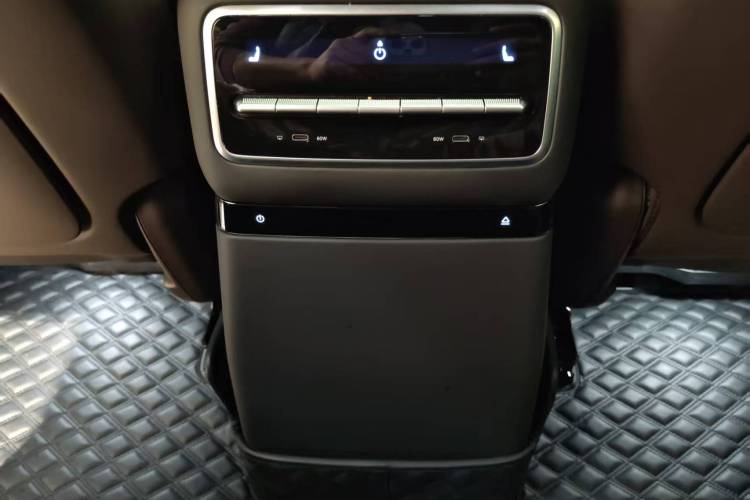 理想汽车 理想L9 2023款 Pro局部细节9002