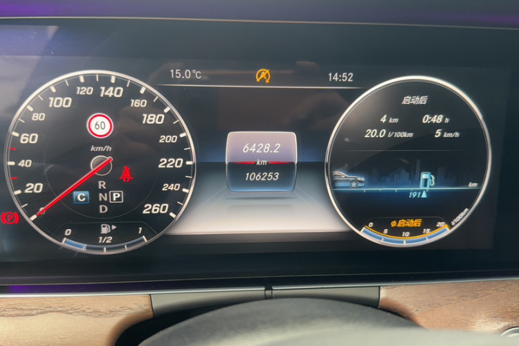 奔驰E级 2016款 E 300 L 时尚型中控内饰15