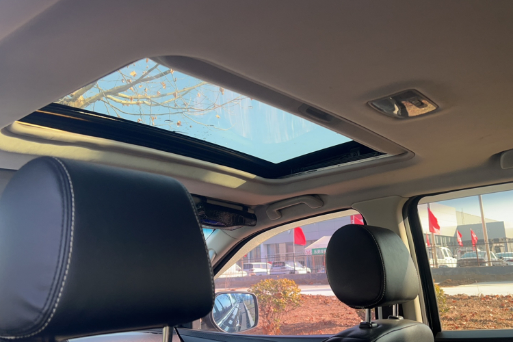 江铃 驭胜S350 2016款 2.0T 自动两驱汽油豪华天窗版7座局部细节22