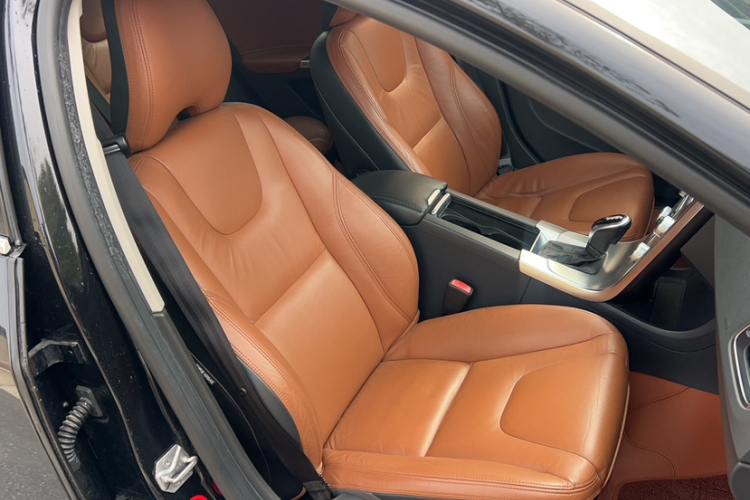 沃尔沃S60 2015款 S60L 2.0T 智远版中控内饰7001