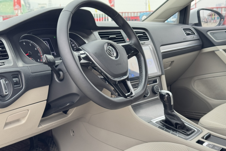 大众 高尔夫 2016款 230TSI 自动舒适型中控内饰7010