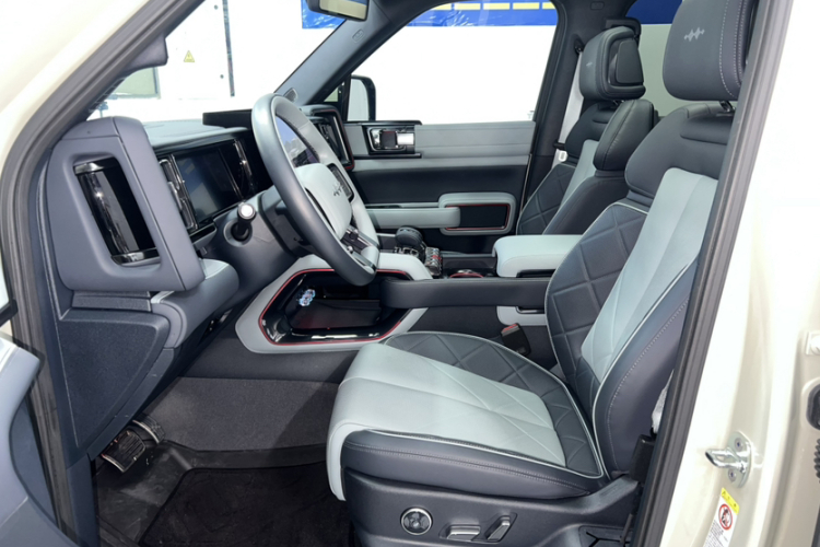 方程豹 豹5 2023款 云辇旗舰版中控内饰7001