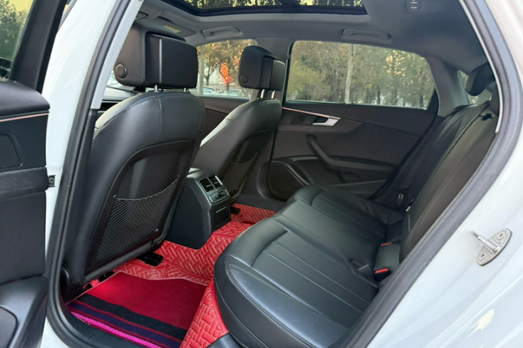 奥迪A4L 2022款 40 TFSI 豪华致雅型中控内饰7004