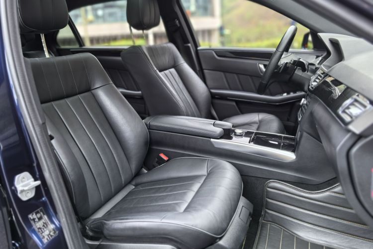 奔驰E级 2015款 E 260 L 运动豪华型中控内饰7004