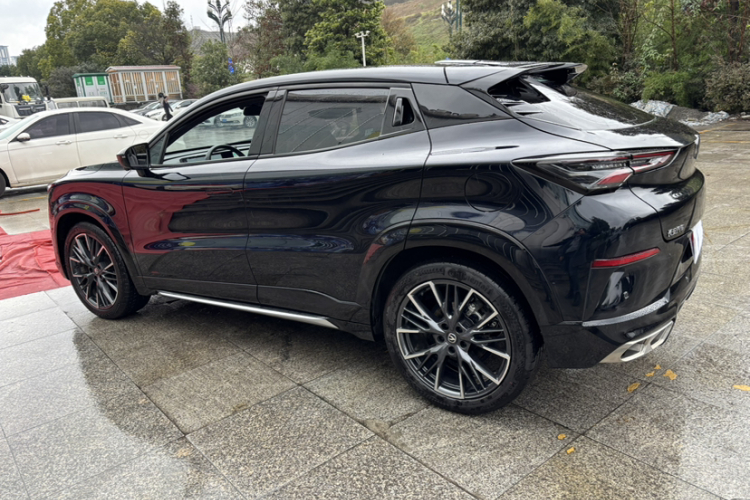 长安UNI-T 2023款 第二代 1.5T 尊贵型车身外观6002