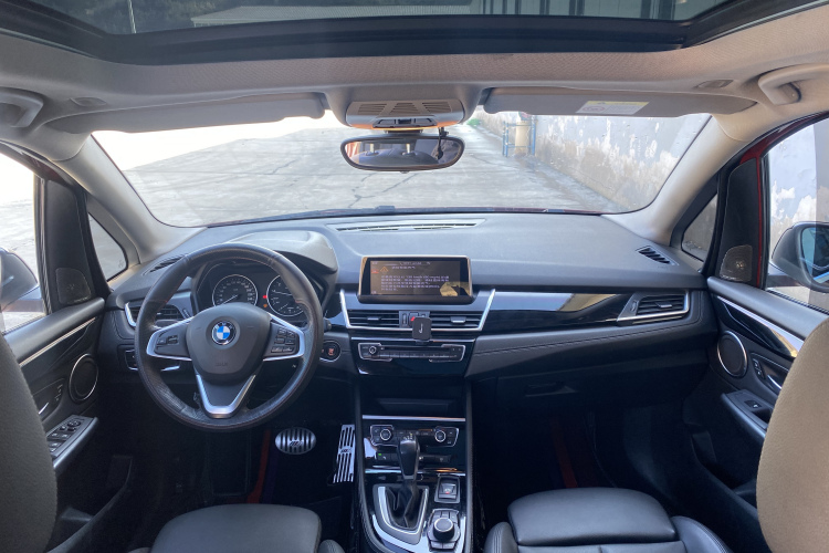 宝马2系旅行车 2016款 218i 运动设计套装中控内饰7003