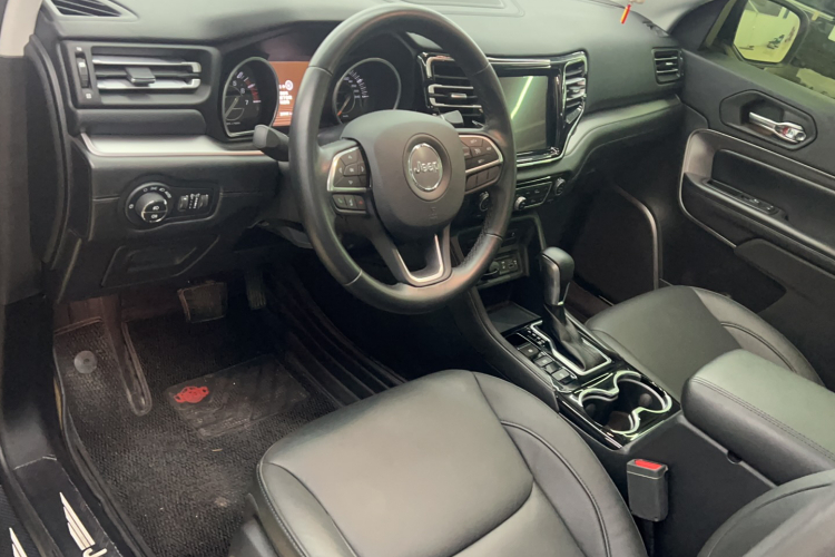 Jeep 大指挥官 2018款 2.0T 两驱进享版 国V中控内饰7003