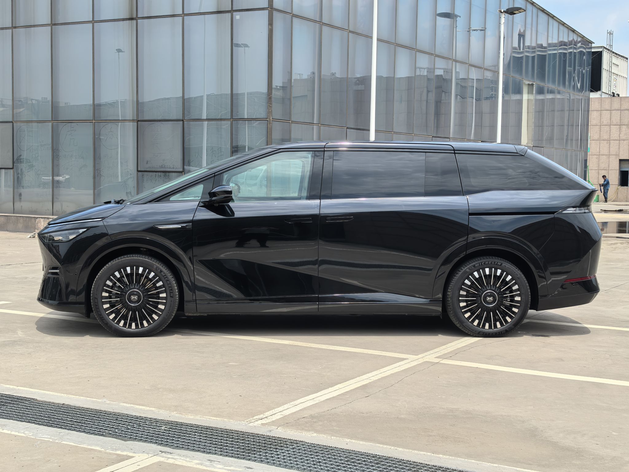 小鹏X9 2025款 650长续航 Max