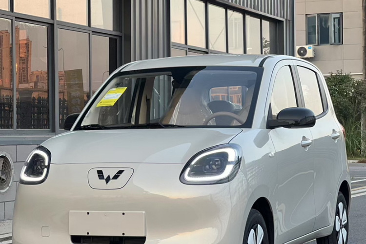 五菱汽车 宏光MINIEV 2025款 四门版 进阶款车身外观1