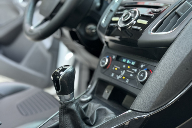 福特 福克斯 2017款 三厢 1.6L 手动风尚型智行版中控内饰7002