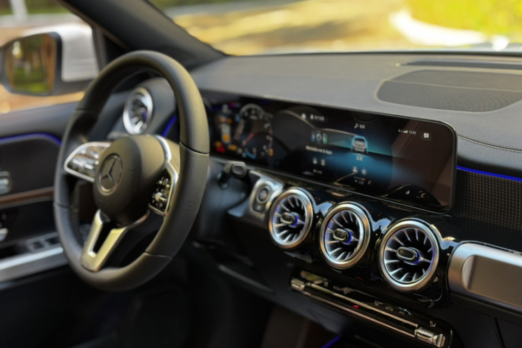 奔驰GLB 2023款 GLB 220 动感型中控内饰7005