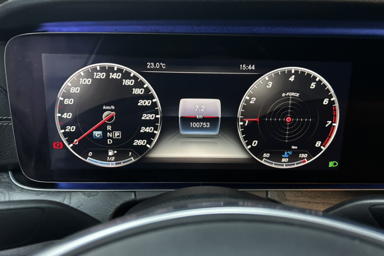 奔驰E级 2018款 改款 E 200 L 运动型 4MATIC中控内饰15