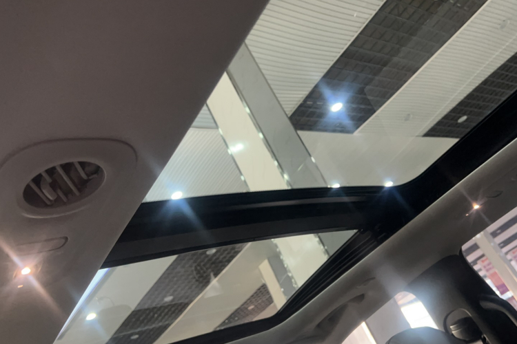 Jeep 大指挥官 2018款 2.0T 四驱悦享版 国VI局部细节22