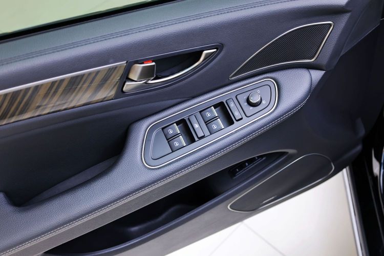 红旗H7 2021款 2.0T 旗舰版局部细节9001