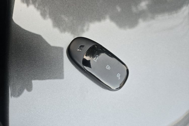 理想汽车 理想ONE 2021款 增程6座版局部细节9005