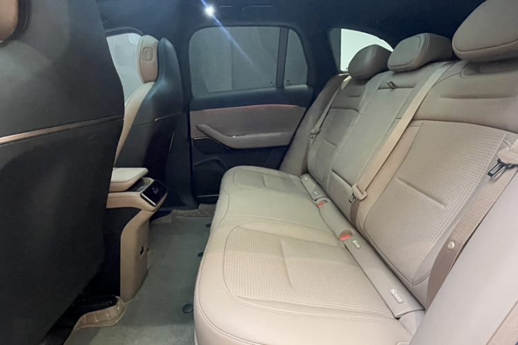 蔚来ES6 2024款 75kWh中控内饰7010