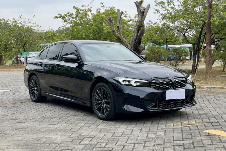 宝马3系 2024款 325i M运动曜夜套装车身外观6002
