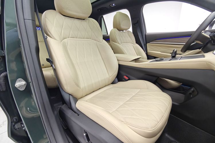 吉利汽车 星越L 2025款 东方曜 2.0TD 自动四驱望月版局部细节41