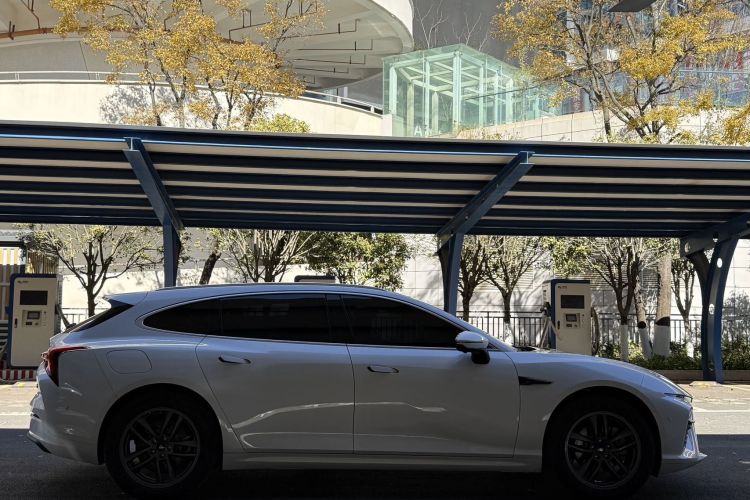 哪吒汽车 哪吒S猎装 2024款 增程300 标准版车身外观6006