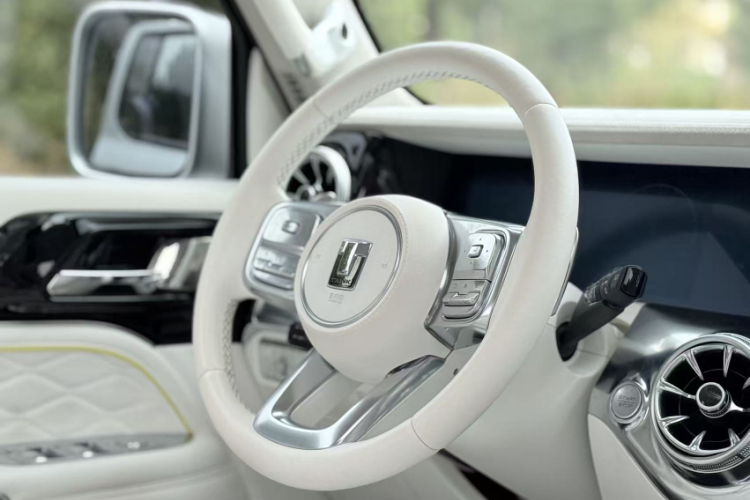 超境汽车 共创坦克300 2021款 2.0T 赛博坦克中控内饰7008