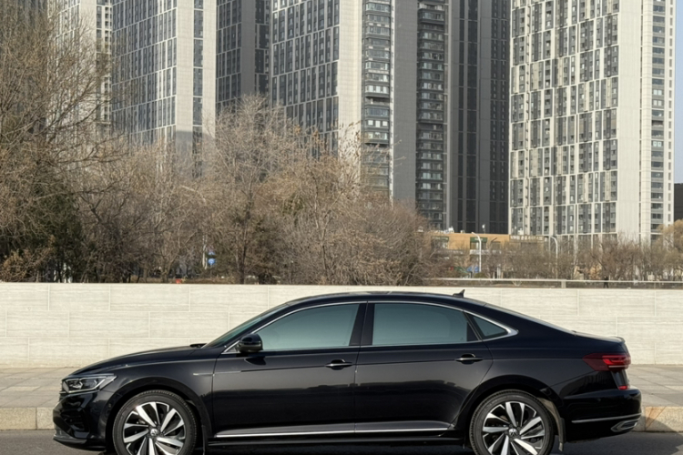 大众 帕萨特 2022款 380TSI 豪华版车身外观6005