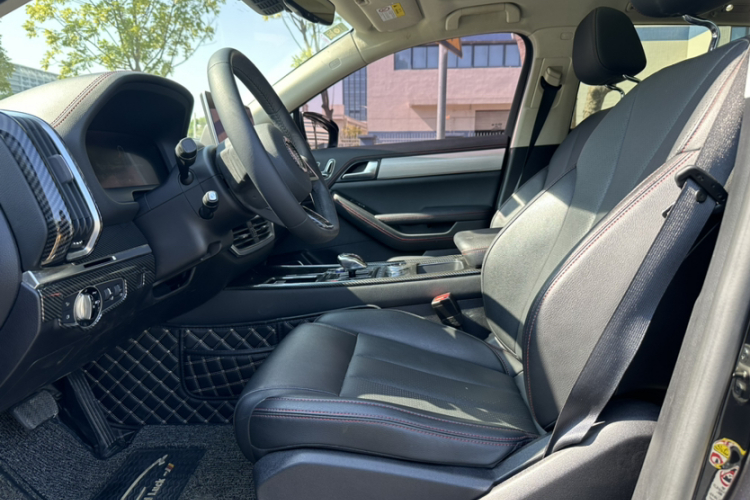 比亚迪 唐新能源 2018款 DM 2.0T 全时四驱智联创享型 7座 国V中控内饰7003