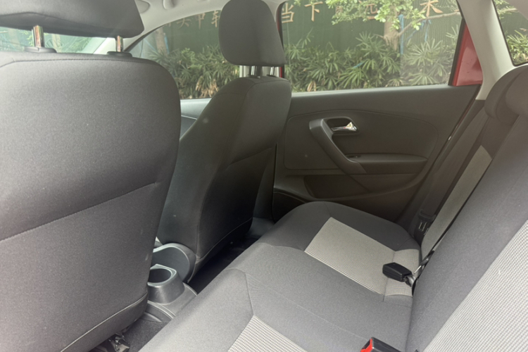 大众 Polo 2016款 1.4L 自动风尚型中控内饰7006