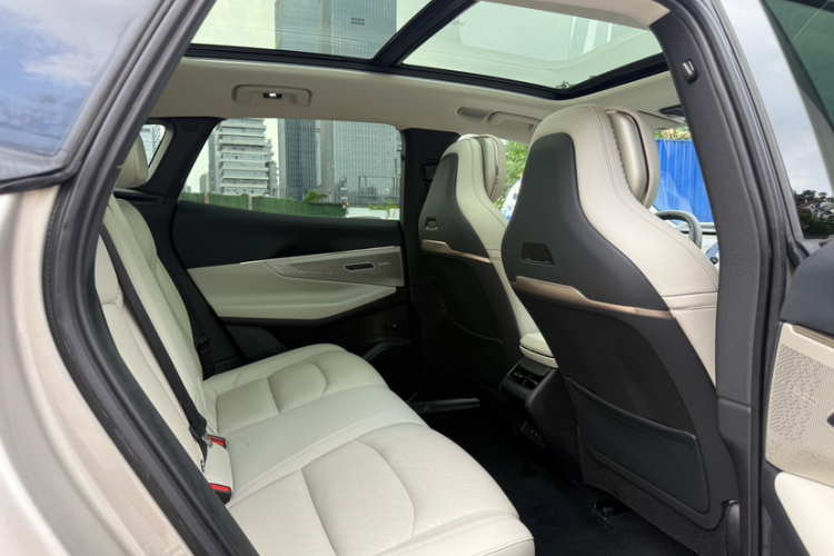 领克08 EM-P 2023款 220km 四驱性能Halo中控内饰7007