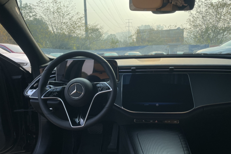 奔驰E级(进口) 2024款 E 260 运动版中控内饰7001