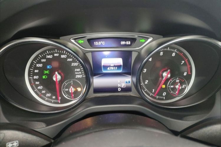 奔驰GLA 2019款 GLA 200 动感型中控内饰7010