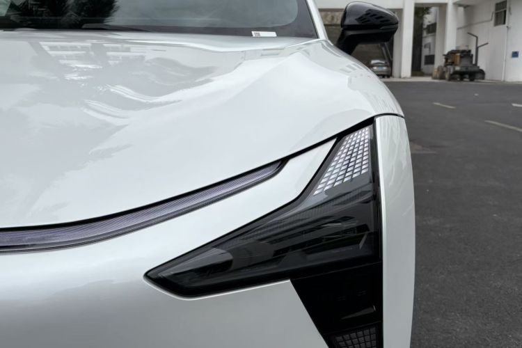 极越01 2025款 焕新款 Max 长续航版车身外观6008