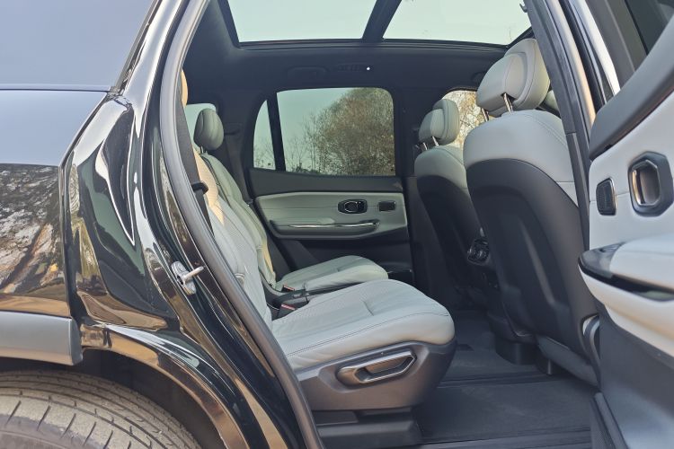 蔚来ES8 2020款 580KM 签名版 六座版中控内饰7010