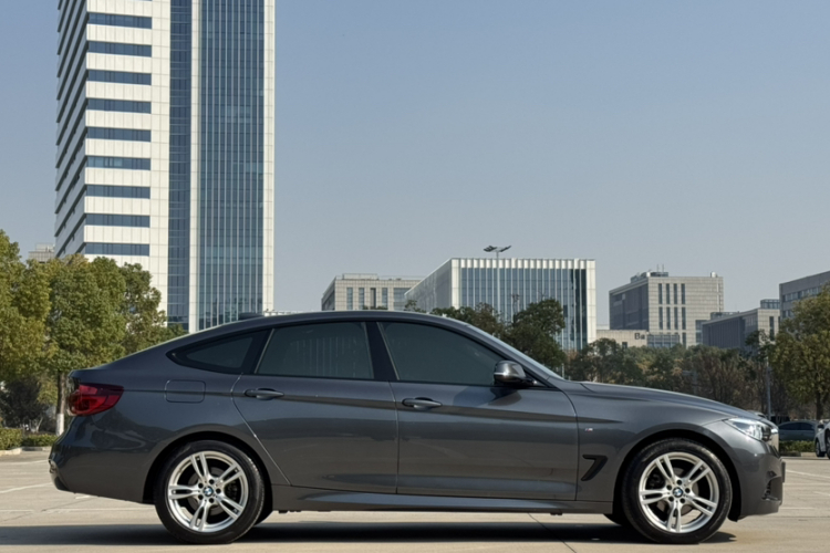 宝马3系GT 2020款 320i M运动套装车身外观6008