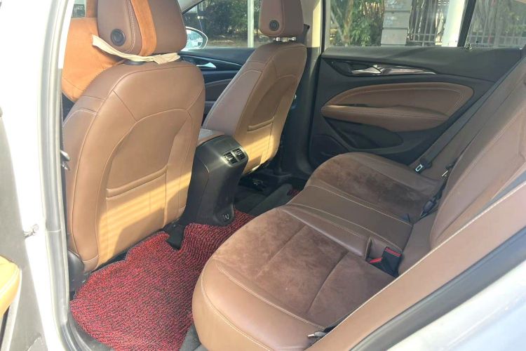 别克 君威 2019款 20T 精英型 国VI中控内饰7003