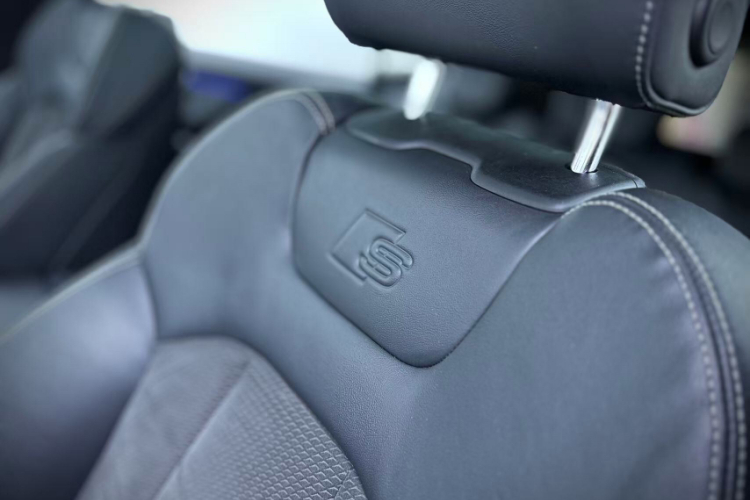 奥迪Q8 2019款 55 TFSI 臻选动感型中控内饰7006