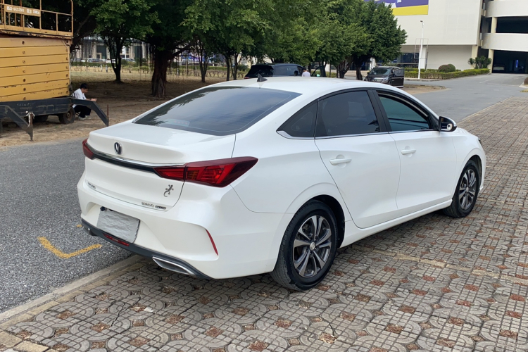 长安 逸动 2020款 PLUS 百万版 1.6L GDI CVT豪华型车身外观6003