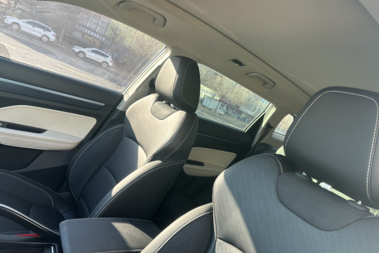 吉利汽车 2022款 博越X 1.8TD DCT智慧型中控内饰7003