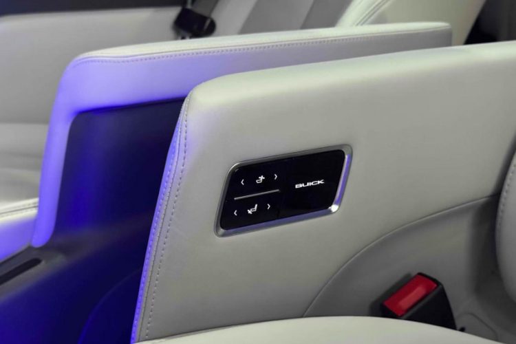 别克GL8 2025款 陆尊 尊享版中控内饰7001