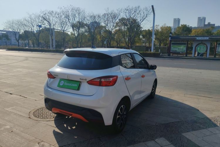 江铃集团新能源 易至EV3 2023款 青春版 320KM 舒适型车身外观6006