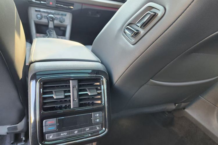 大众 帕萨特 2019款 330TSI 尊贵版 国VI局部细节22