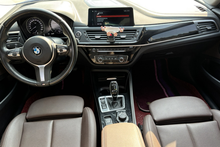 宝马1系 2020款 120i M运动套装中控内饰7003